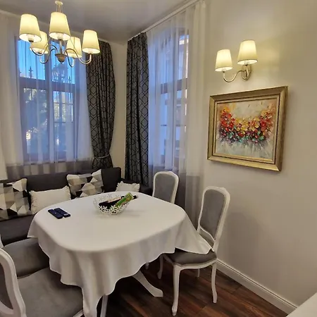 Fs Old Town Luxury With Private Sauna & 2br Veliko Tŭrnovo