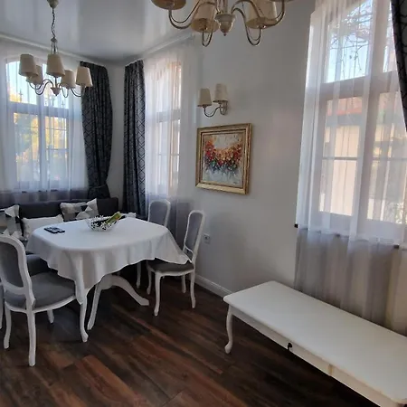 Fs Old Town Luxury With Private Sauna & 2br Veliko Tŭrnovo